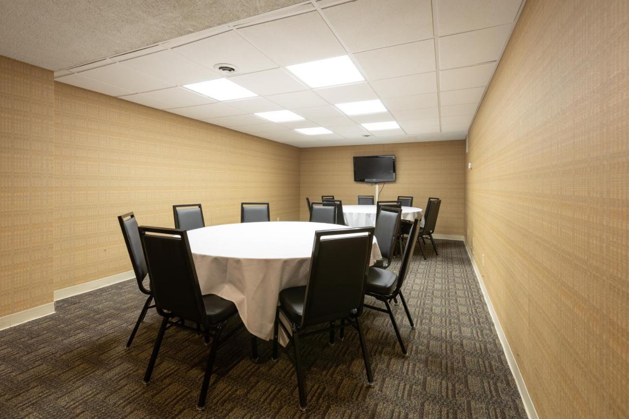Gateway Hotel And Conference Center Ames Exterior foto