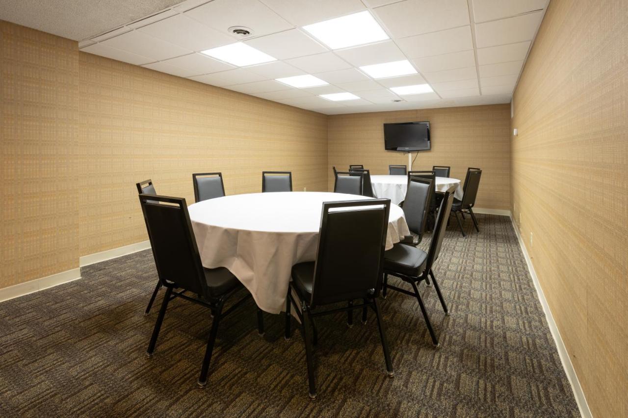 Gateway Hotel And Conference Center Ames Exterior foto
